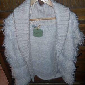 RYEGRASS Cozy White Vestwith Textured Design
